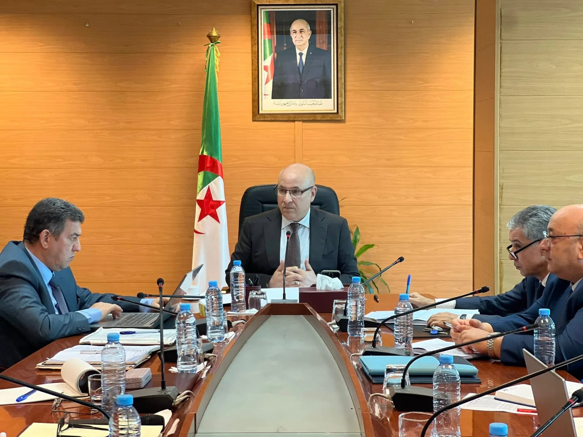 El ministro de Comercio Interior y Regulación del Mercado Nacional, Tayeb Zitouni, presidió el lunes una reunión dedicada a la presentación de la auditoría de los datos del Censo económico del producto nacional, cuyo objetivo es garantizar la exactitud y fiabilidad de la información económica.