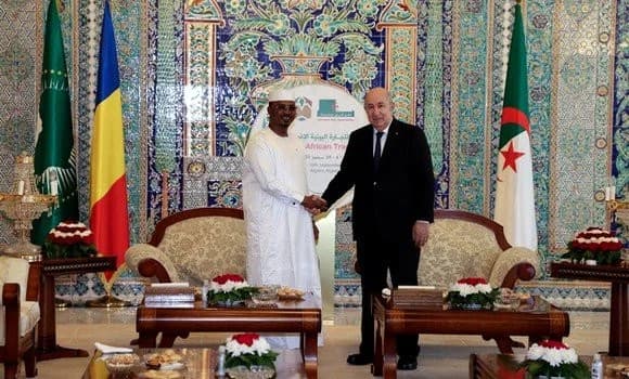 El presidente de la República, Abdelmadjid Tebboune, recibió el miércoles en el Aeropuerto Internacional Houari-Boumediene al presidente de la República del Chad, Mahamat Idriss Déby.