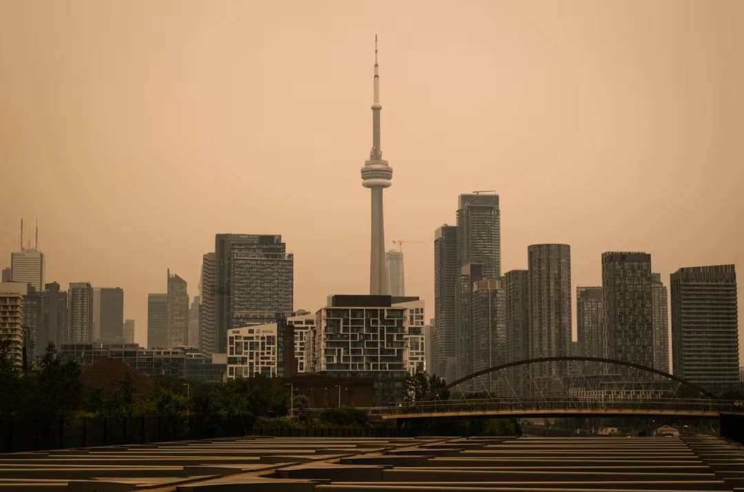 Instan a los habitantes de Toronto a permanecer en casa por los incendios forestales
