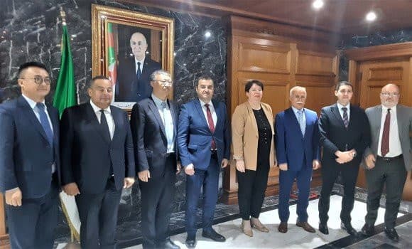 Arkab recibe a una delegación del grupo chino Avic Inno