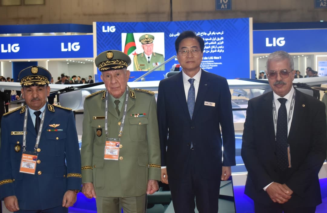 Chanegriha visita varios pabellones de la ADEX-2025 en la República de Corea