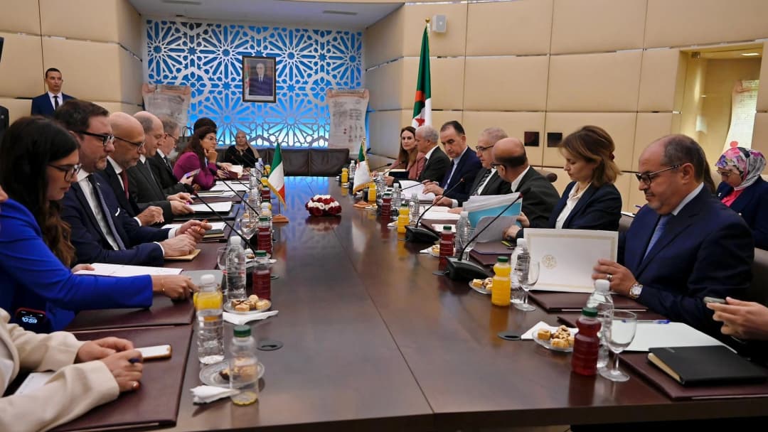 Lounès Magramane, secretario general del ministerio de Asuntos exteriores, Comunidad nacional en el extranjero y Asuntos africanos, copresidió el lunes en Argel, con su homólogo italiano, Riccardo Guariglia, la 4ª sesión del diálogo estratégico argelino-italiano sobre las relaciones bilaterales y las cuestiones políticas y de seguridad globales.