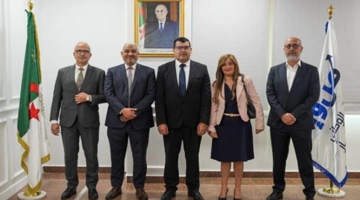 El Fondo Nacional de Inversión (FNI) firmó un convenio con un consorcio de cuatro empresas que operan en el ámbito digital, entre ellas Optimum Télécom Algérie (Djezzy), para la creación de un polo tecnológico