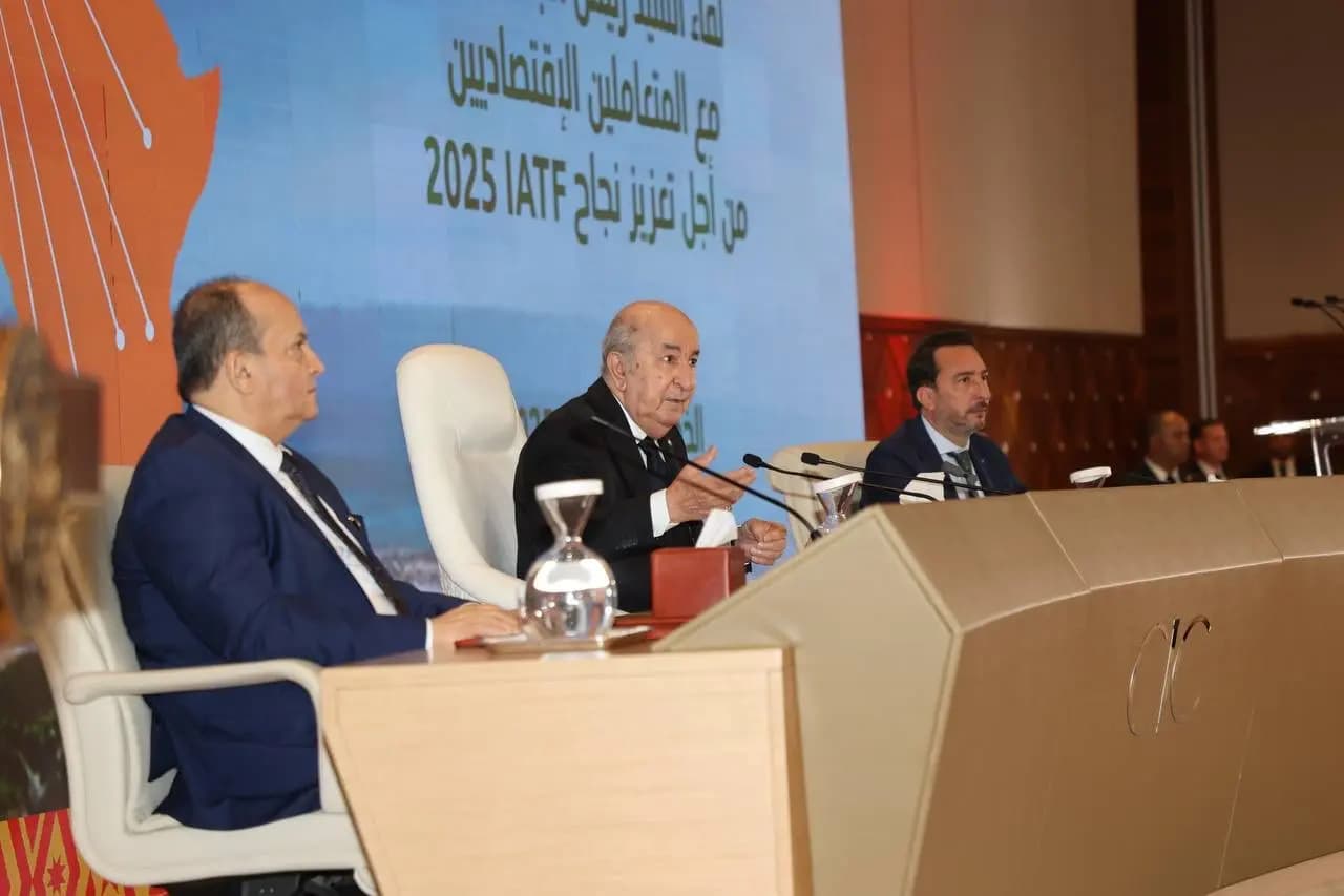 El presidente de la República, Abdelmadjid Tebboune, presidió el jueves, en el Centro Internacional de Conferencias Abdellatif-Rahal (CIC, Argel), la ceremonia de apertura de un encuentro con los operadores económicos para consolidar el éxito de la 4ª edición de la Feria Comercial Intraafricana (IATF 2025), celebrada en septiembre pasado en Argel.