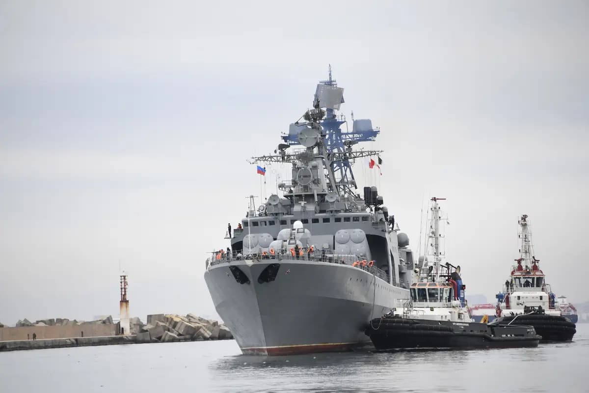 Escala de un grupo de buques de la flota rusa del Norte en el puerto de Argel
