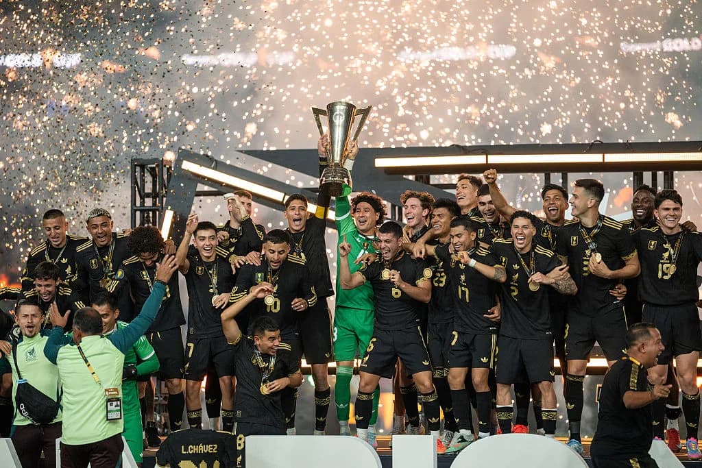 México, vigente campeón, venció a Estados Unidos (2-1) y conquistó la décima Copa Oro.