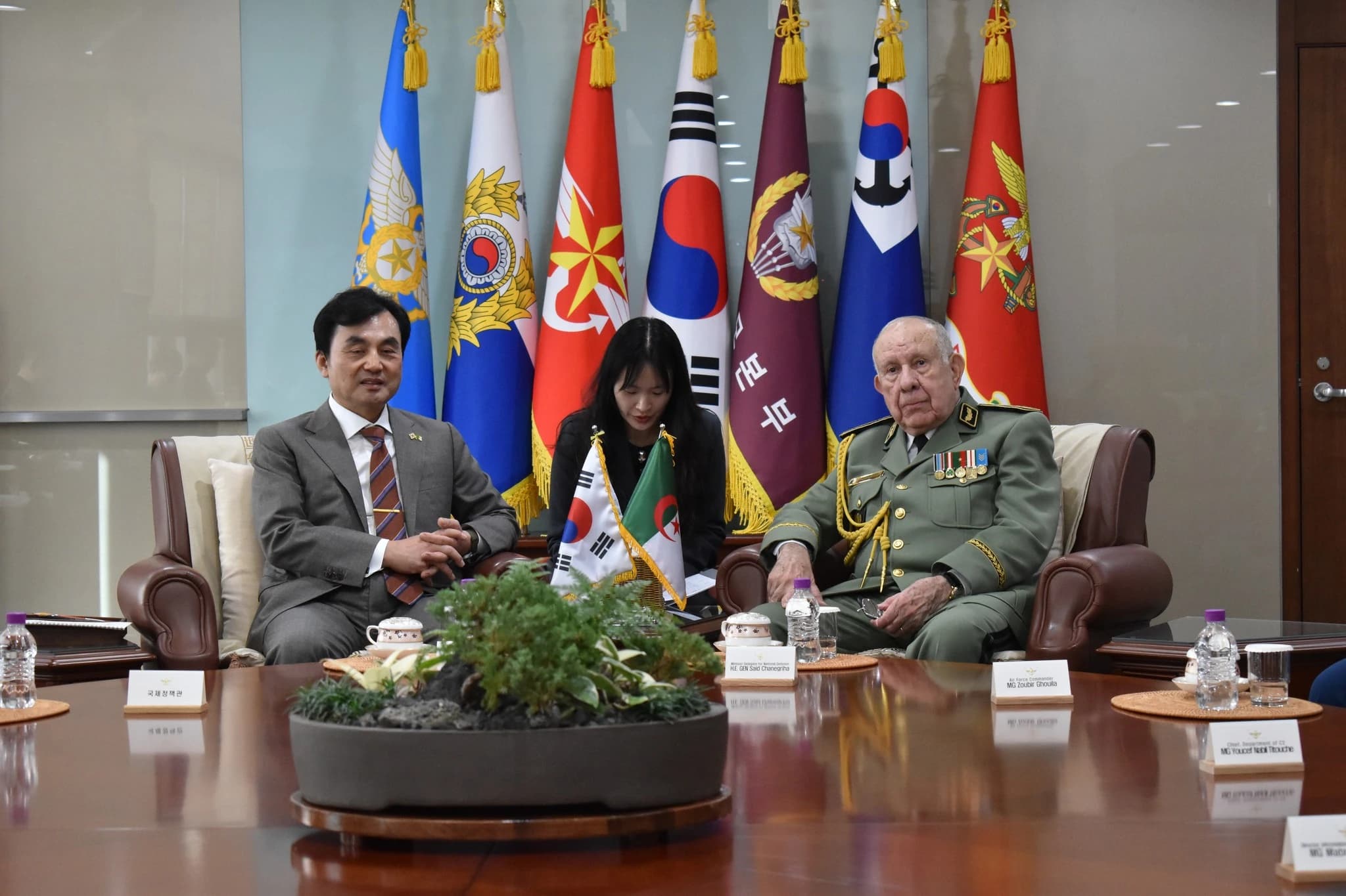 Chanegriha recibido por el ministro de Defensa de la República de Corea
