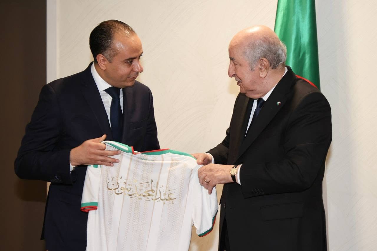 Ministro de Deportes y responsables del USMA y del CRB homenajean al presidente Tebboune