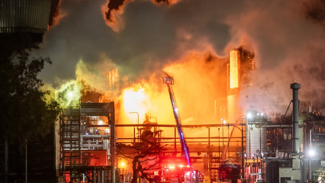 Estados Unidos: incendio en la refinería Chevron de Los Ángeles