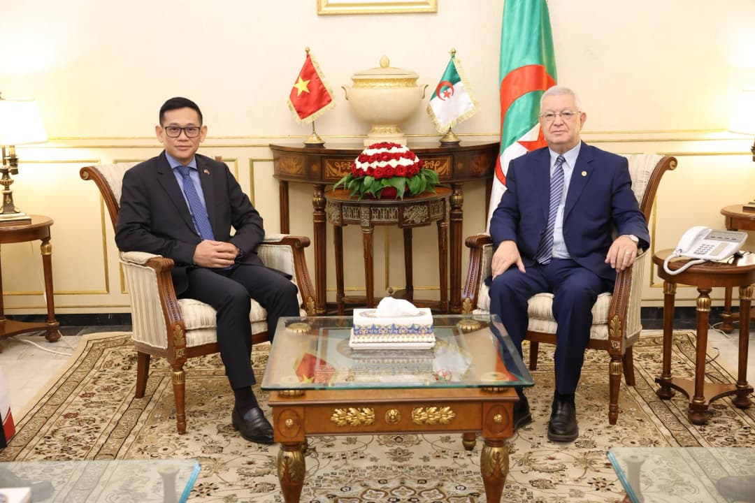 Presidente de la Nación recibe al embajador de la República Socialista de Vietnam en Argelia