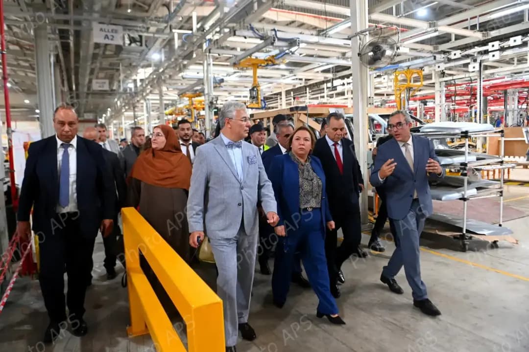 Ministra de Formación visita la fábrica de Fiat y examina las condiciones de formación de los aprendices