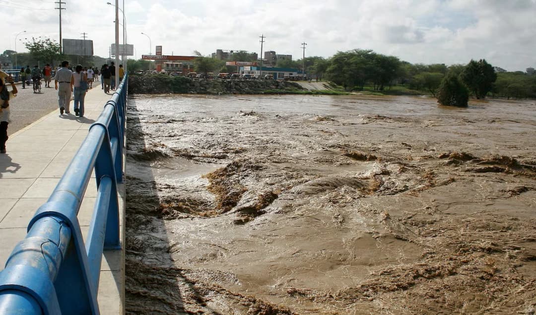 Perú decreta el estado de emergencia en 796 municipios ante el riesgo de intensas lluvias por El Niño