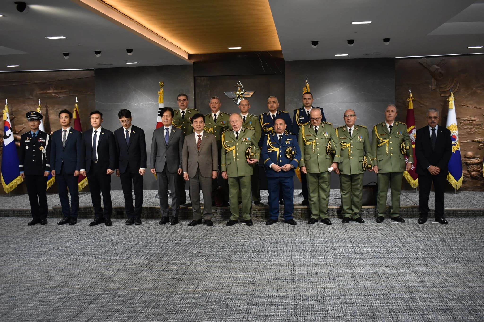 Chanegriha recibido por el ministro de Defensa de la República de Corea