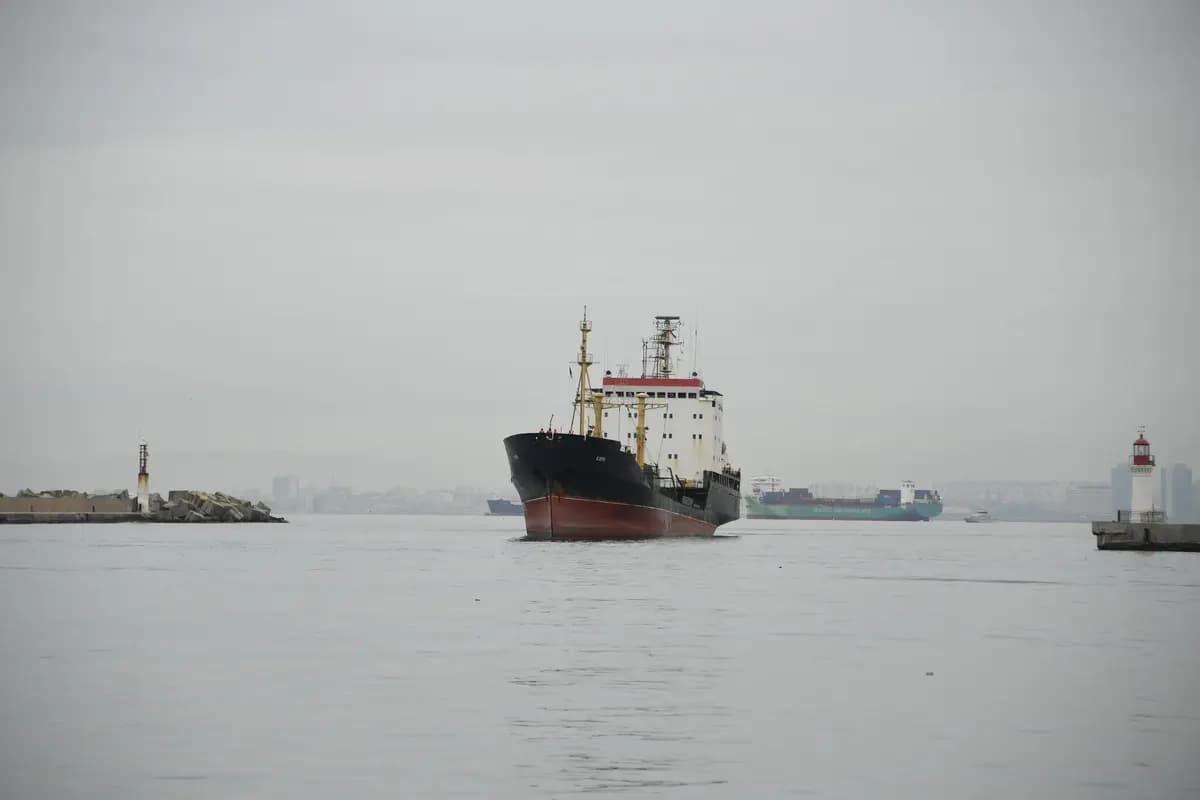 Escala de un grupo de buques de la flota rusa del Norte en el puerto de Argel