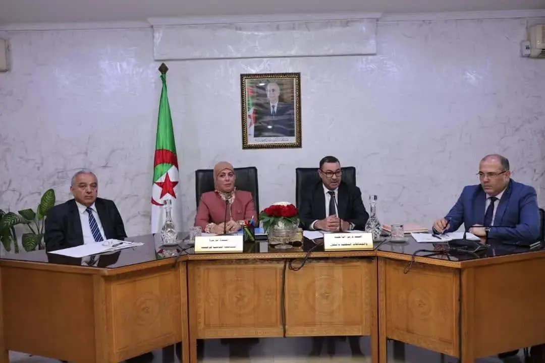 Sayoud preside una reunión de evaluación del avance de los proyectos sectoriales