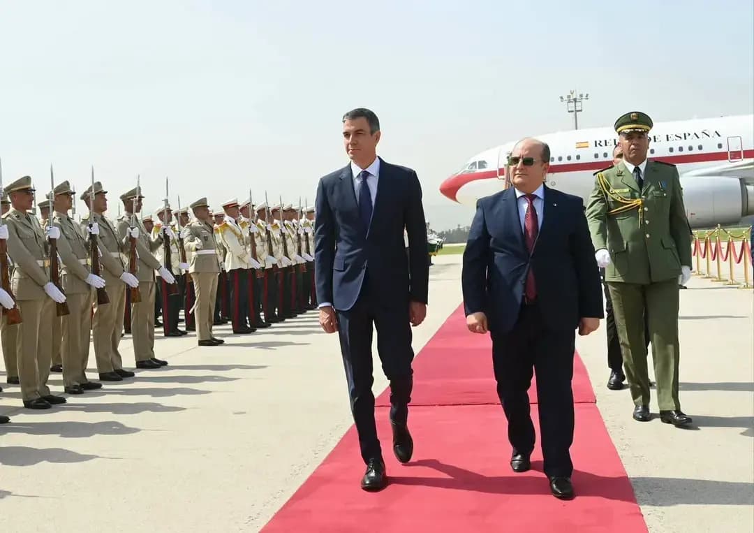 Sánchez llega a Argelia en visita de trabajo y amistad