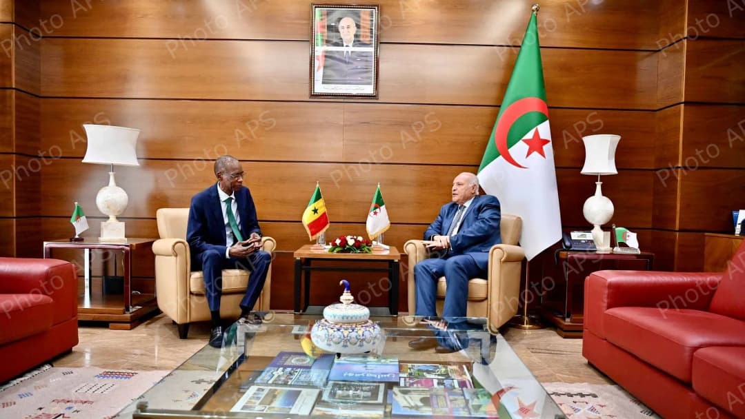 Attaf reçoit son homologue sénégalais