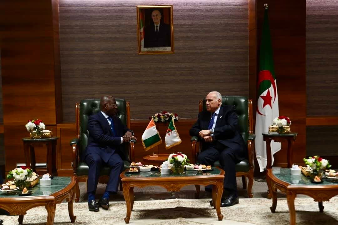 Attaf reçoit son homologue ivoirien à la veille de la 12e session du Processus d'Oran sur la paix et la sécurité en Afrique