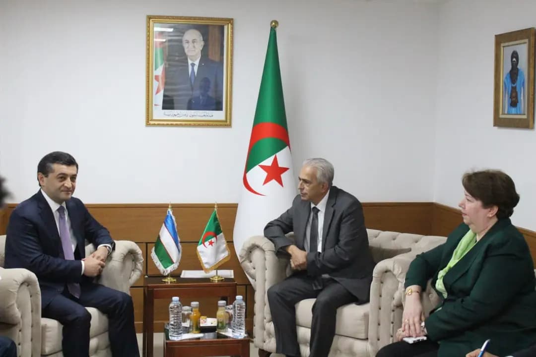 Le ministre des mines reçoit le ministre des Affaires étrangères de la République d’Ouzbékistan