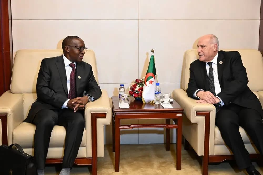 Attaf s'entretient à Addis-Abeba avec son homologue burundais