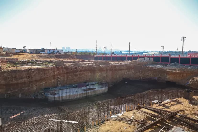 Rabehi et Badaoui inspectent à Alger les travaux de réalisation d'un hôtel et du siège de la mutuelle générale de la Sûreté nationale