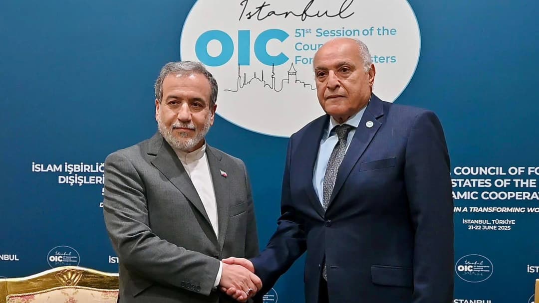 Le ministre d'Etat, ministre des Affaires étrangères, de la Communauté nationale à l'étranger et des Affaires africaines, M. Ahmed Attaf rencontre le ministre des Affaires étrangères de la République islamique d'Iran, M. Abbas Araghchi, en marge des travaux de la 51e session du Conseil des ministres des Affaires étrangères des pays membres de l'Organisation de la coopération islamique (OCI).