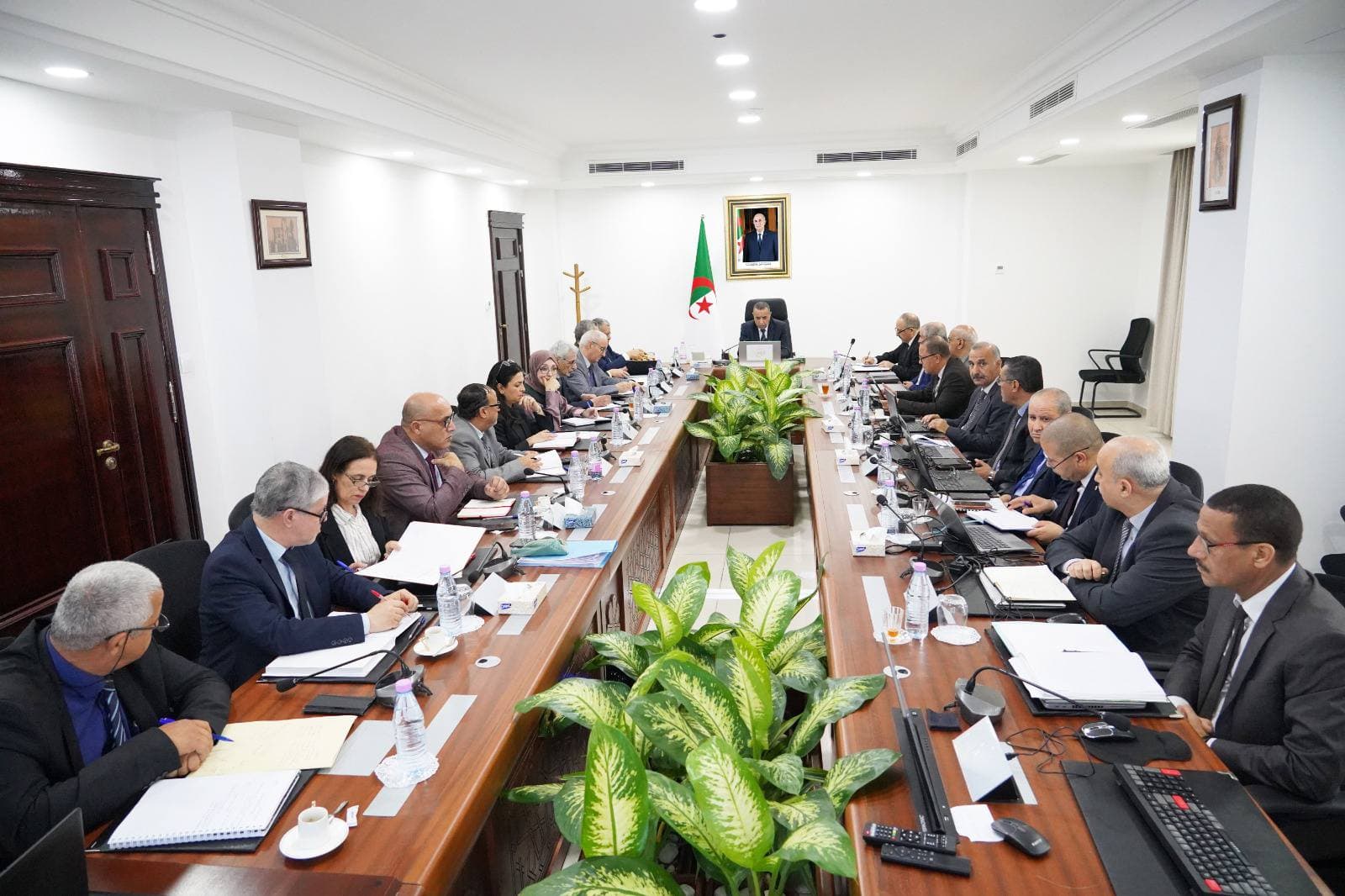 Adjal préside une réunion pour le suivi de l'avancement des projets du groupe Sonelgaz