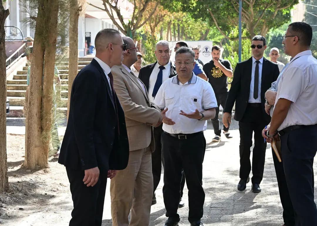 Baddari inspecte la cité universitaire de Blida