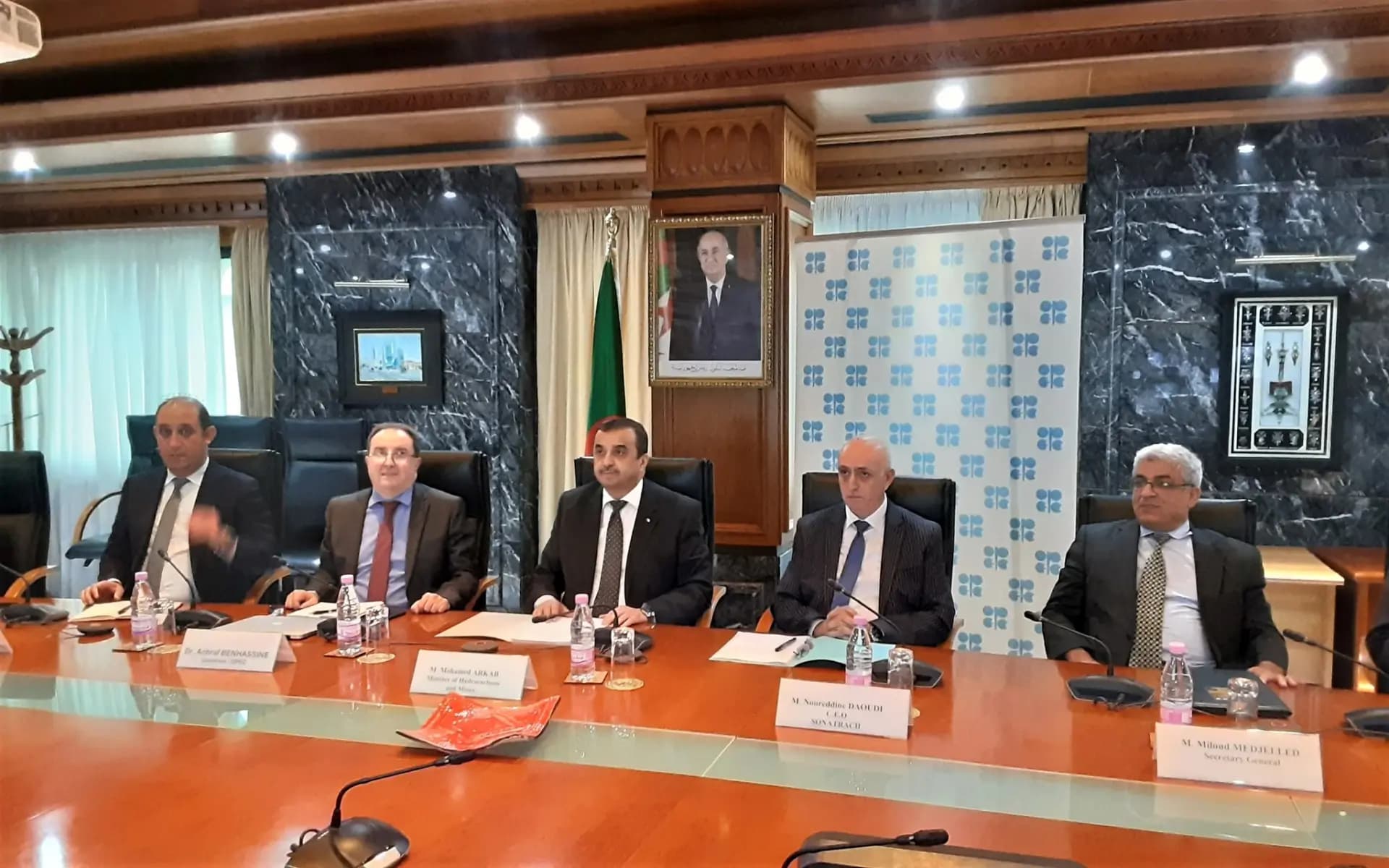 LAlgérie et sept autres pays décident de suspendre la hausse de leur production pétrolière durant le 1er trimestre 2026