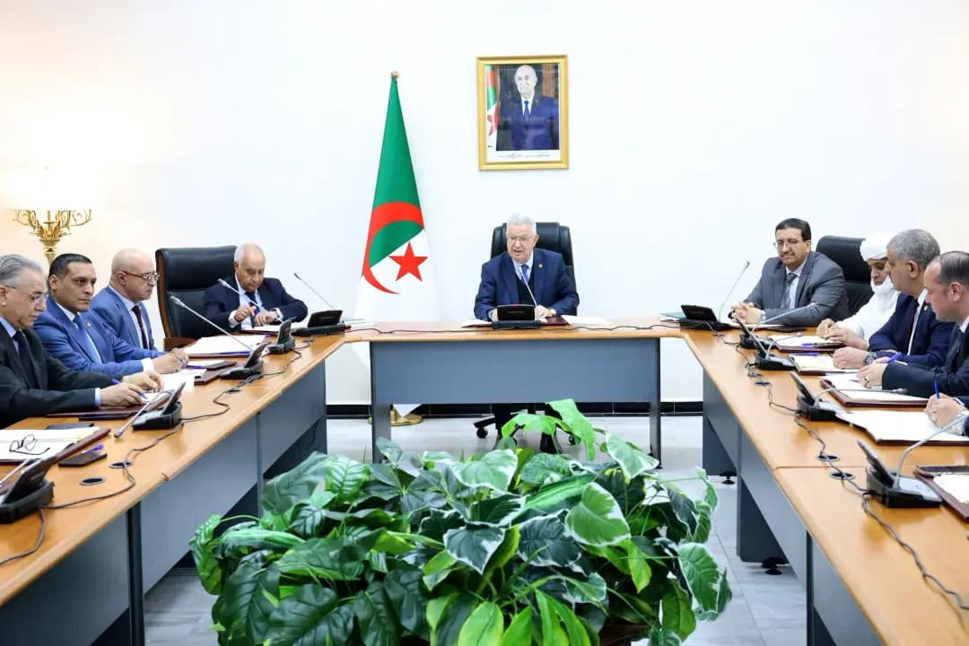 Nasri préside une réunion du Bureau du Conseil de la nation 