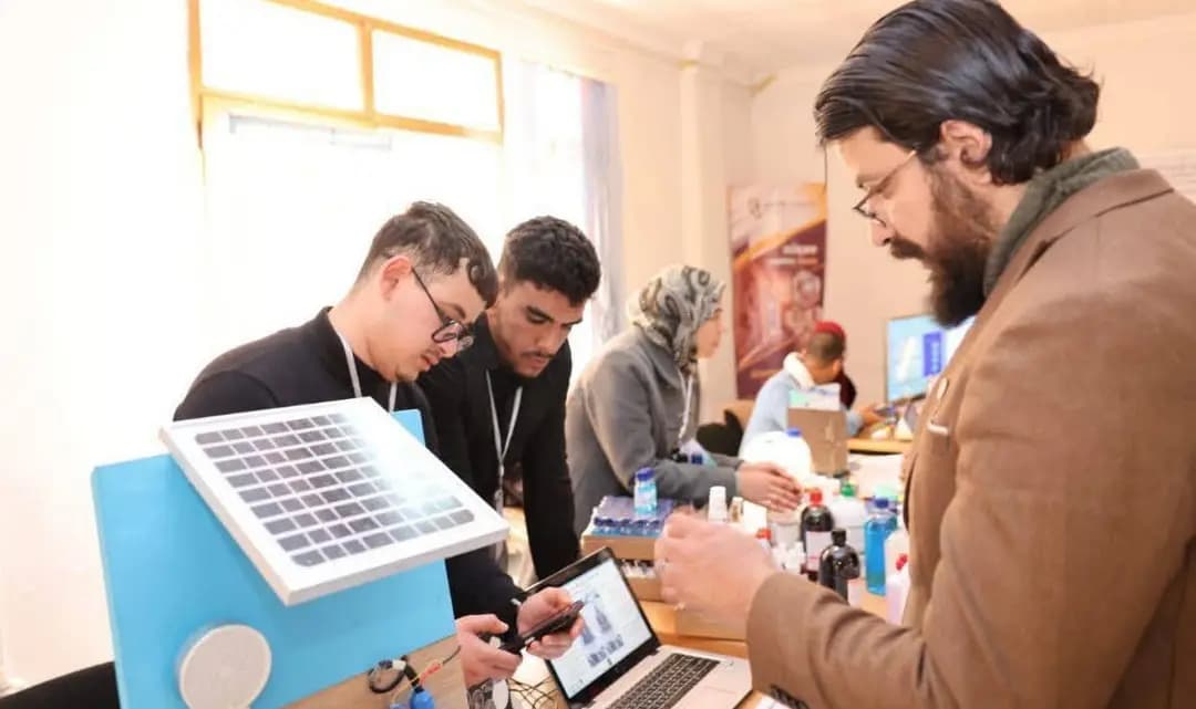 Salon national des jeunes entrepreneurs à Mascara: présentation de modèles réussis de startups
