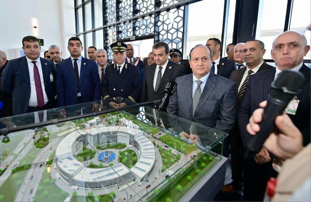 Le Premier ministre inaugure le nouveau siège de la direction régionale de la zone industrielle d’Arzew
