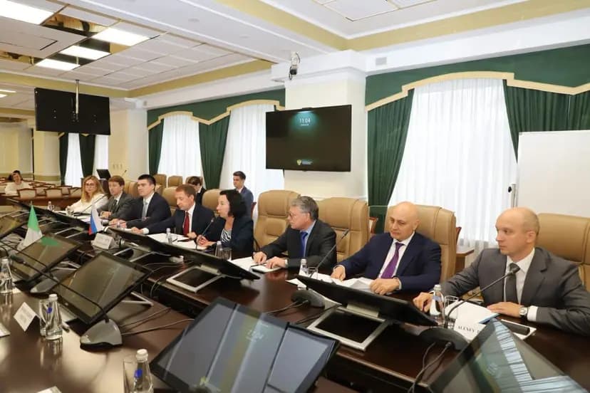 Arkab examine à Moscou avec le ministre russe des Ressources naturelles le renforcement de la coopération bilatérale 