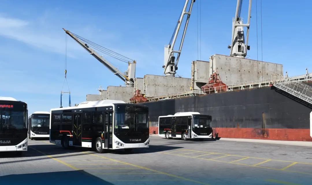 Réception de 276 nouveaux bus au port de Djen Djen