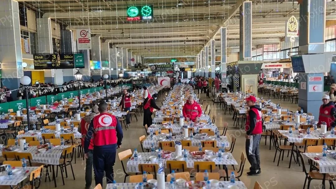 Le CRA ouvre le plus grand restaurant d'iftar à la gare routière du Caroubier à Alger