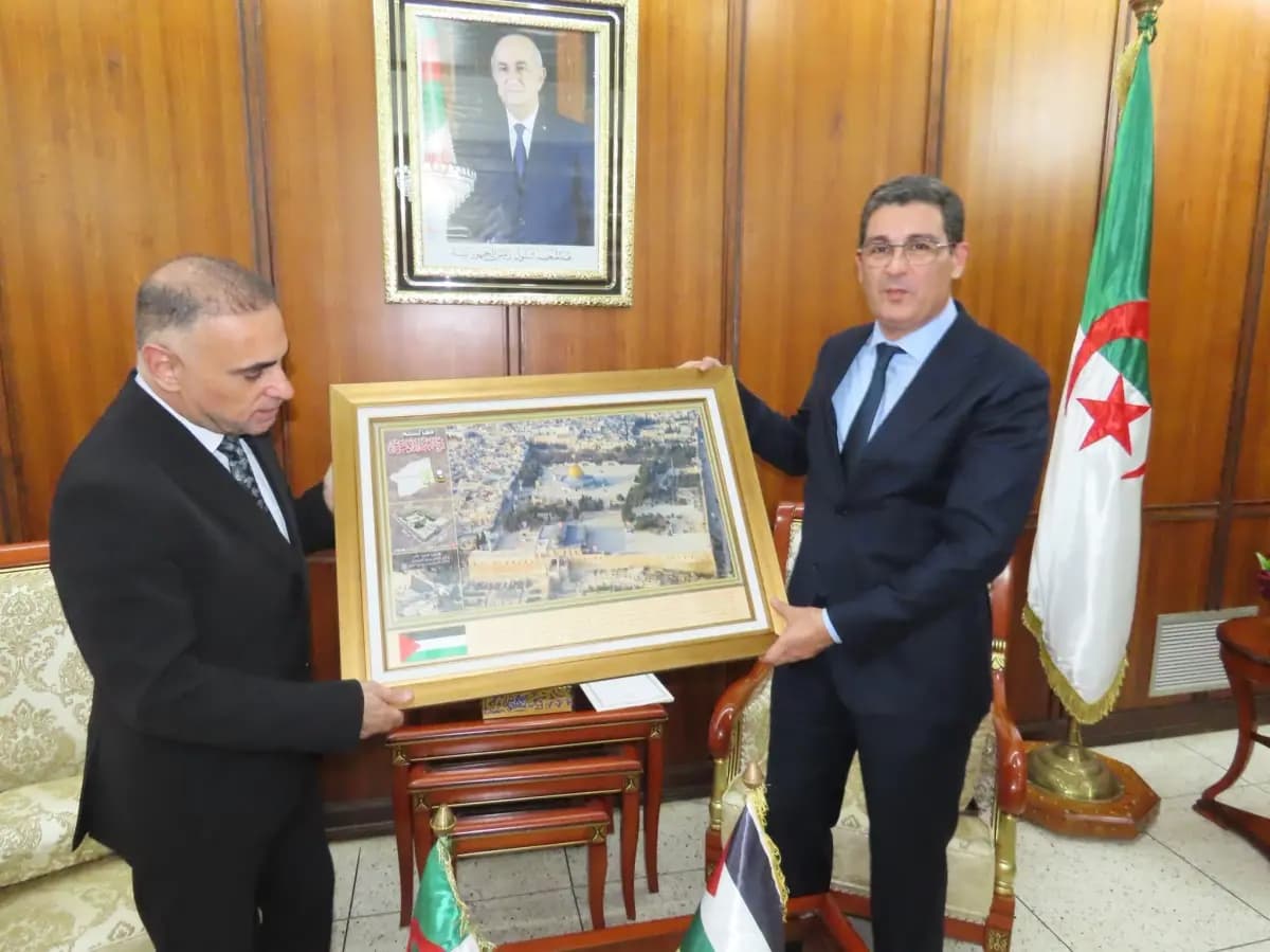 Le ministre de la Santé reçoit l'ambassadeur de l'Etat de Palestine en Algérie