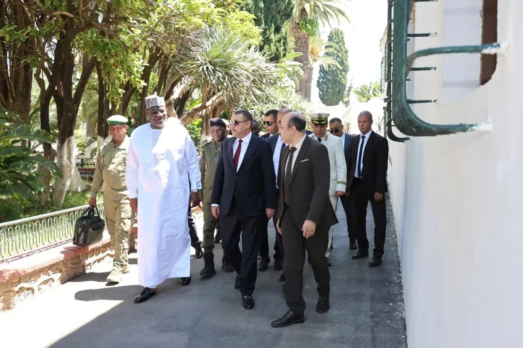 Sayoud et le ministre d'Etat, ministre de l'Intérieur du Niger en visite à l'ENA