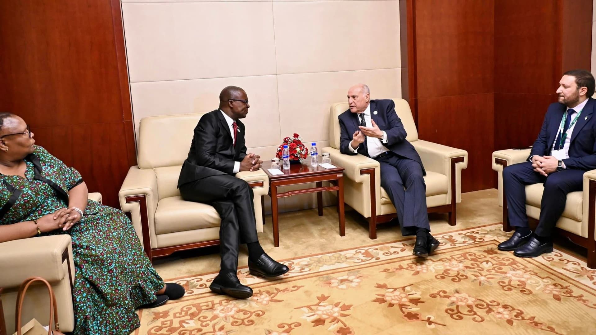 Attaf s'entretient à Addis-Abeba avec son homologue zimbabwéen