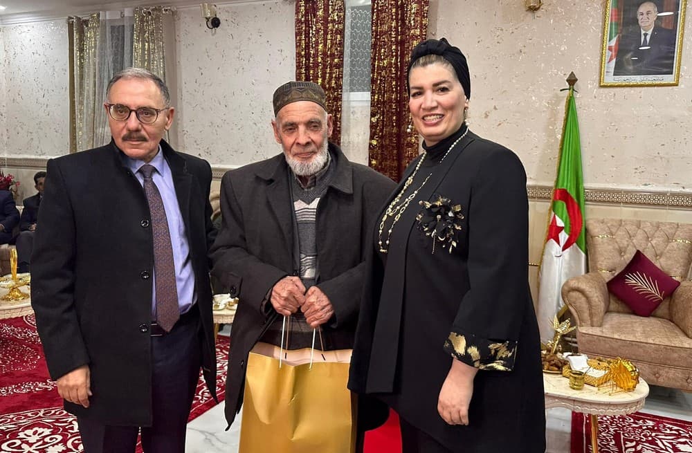 Mouloudji partage un iftar collectif avec des personnes âgées à Souk Ahras