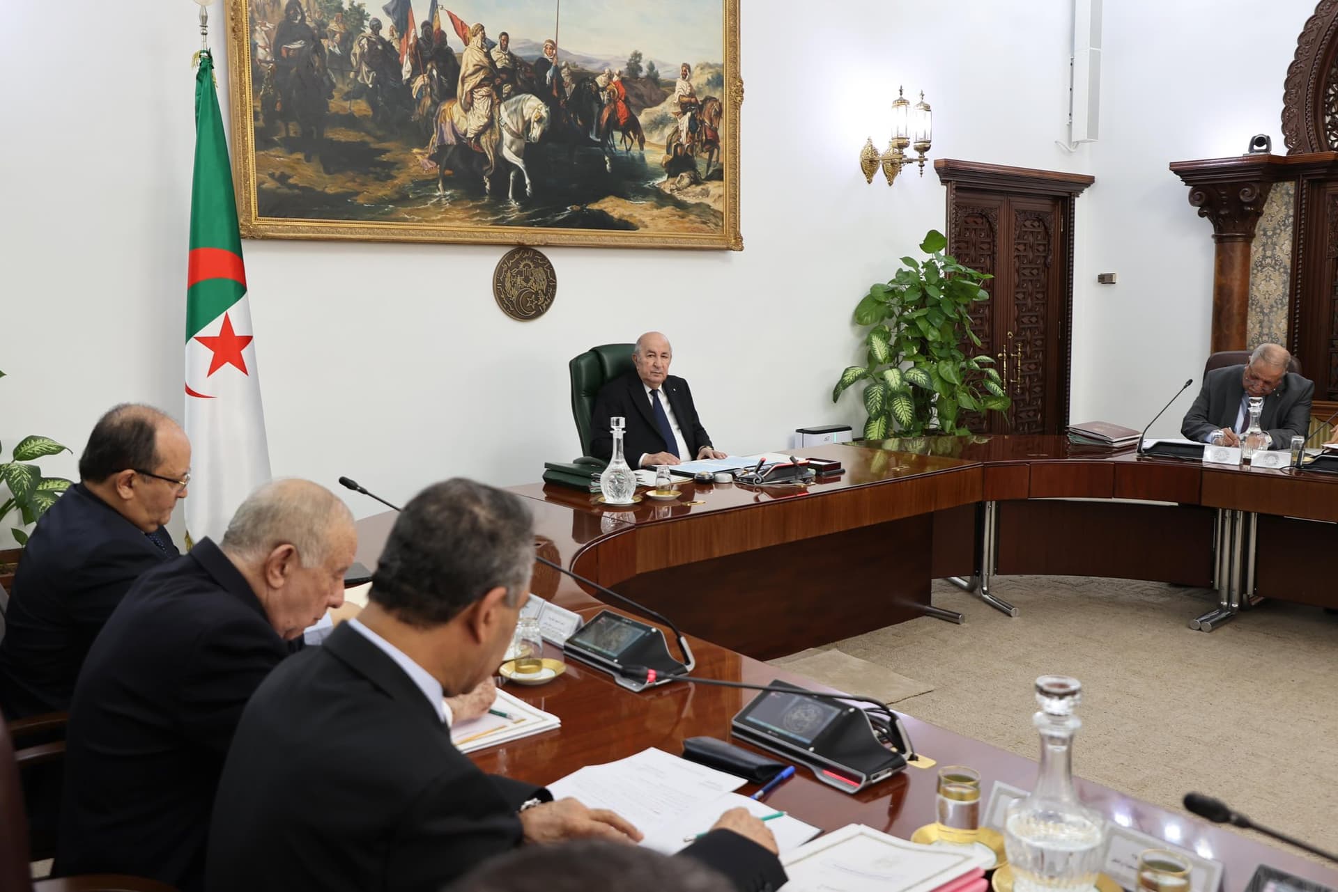 Le président de la République salue hautement le niveau très avancé atteint dans l'ensemble des secteurs