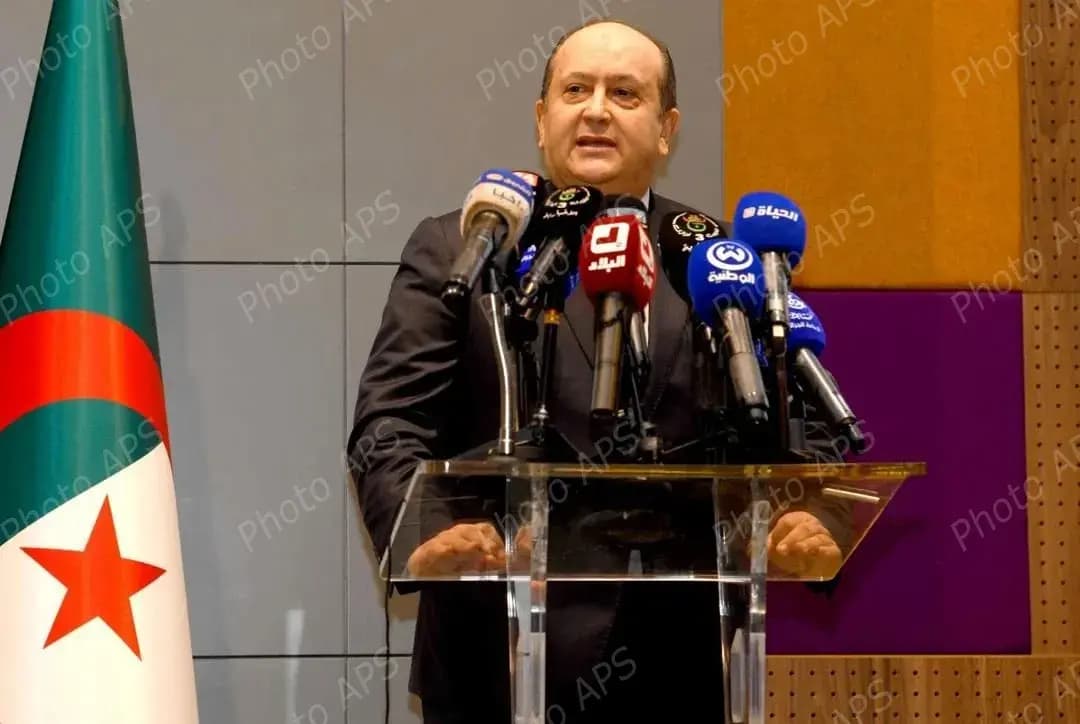 Arrivée des premières cargaisons de minerai de fer de la mine de Gara Djebilet à Oran