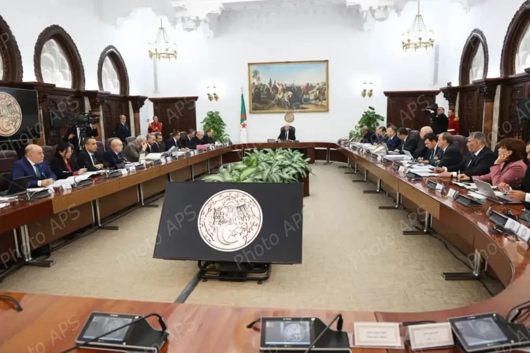 Le président de la République préside une réunion du Conseil des ministres