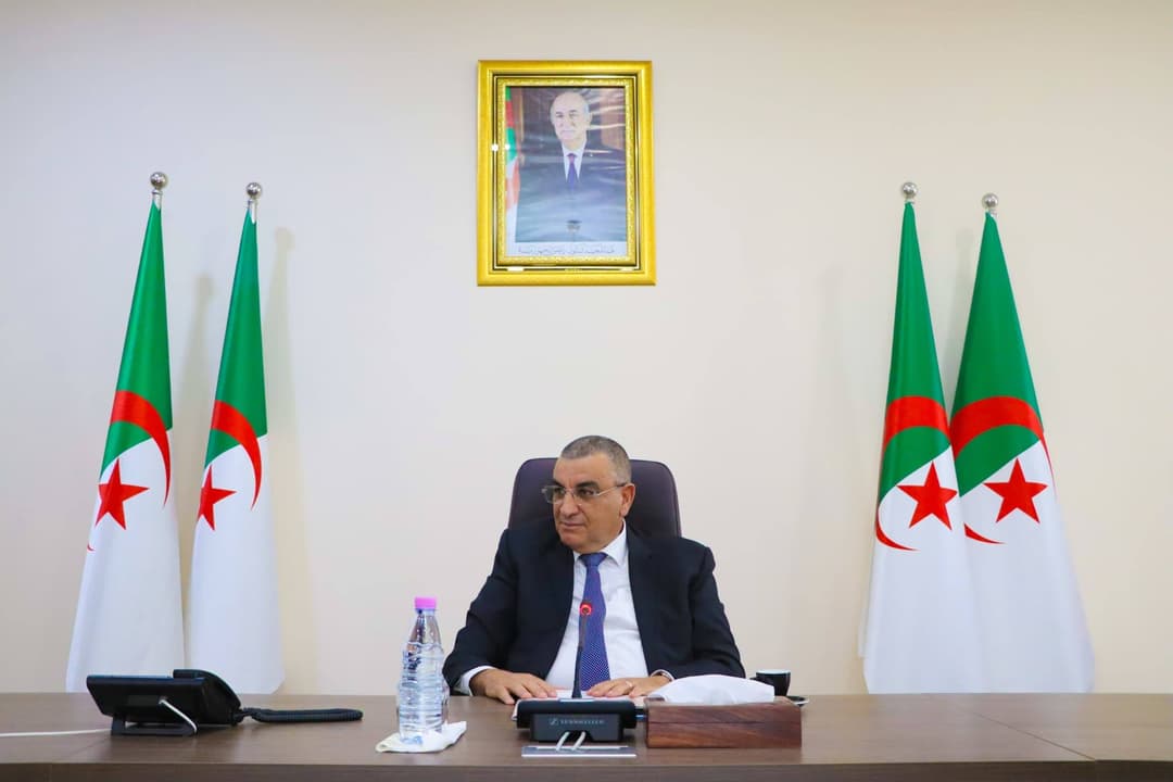 Djellaoui préside une réunion de la commission chargée du suivi de la réalisation du projet