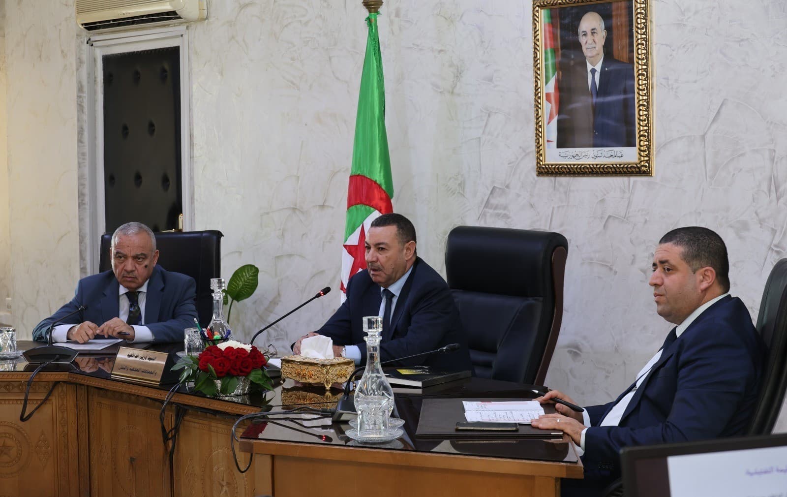 Sayoud préside une réunion consacrée à l'examen des rapports des missions d'inspection menées dans plusieurs wilayas