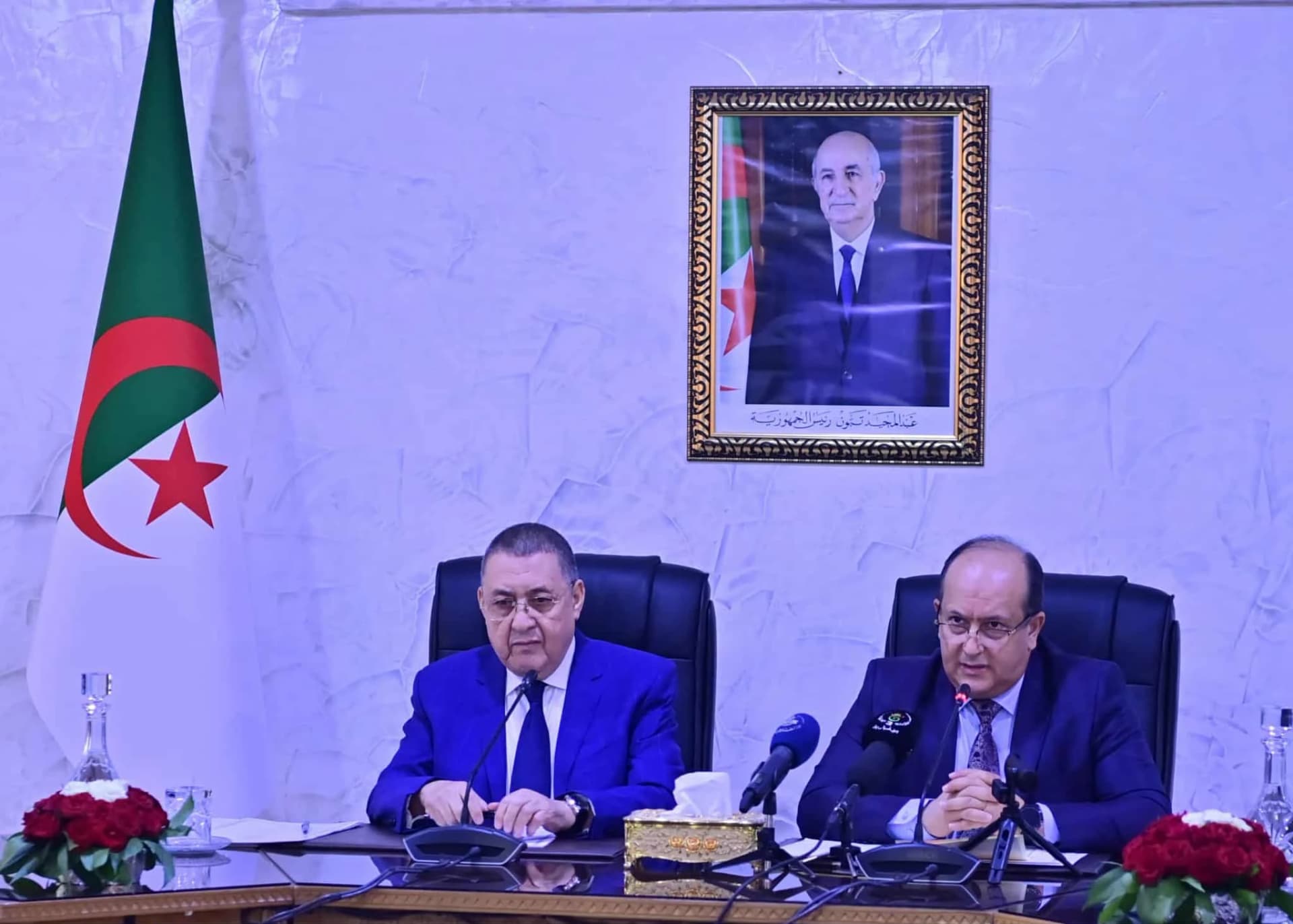 Le Premier ministre par intérim Sifi Ghrieb préside par visioconférence l'ouverture des travaux de la réunion de coordination avec les walis de la République.