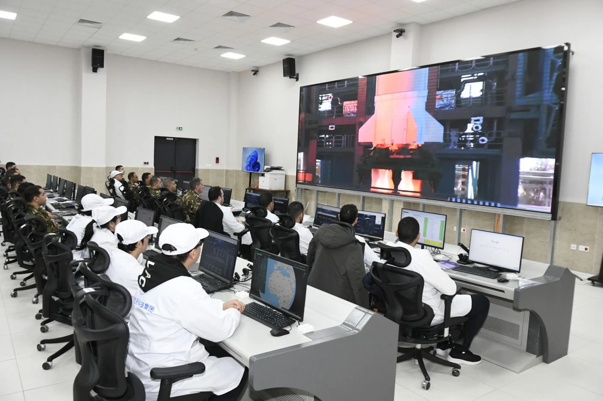 Le Général d’Armée, Saïd Chanegriha, supervise l'opération de lancement du satellite "Alsat-3A"   