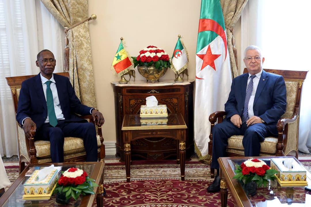 Le président du Conseil de la nation reçoit le ministre de l'Intégration africaine et des Affaires étrangères sénégalais