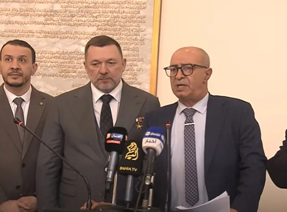 Le vice-président du Conseil de la nation reçoit le membre de la Douma de la Fédération de Russie