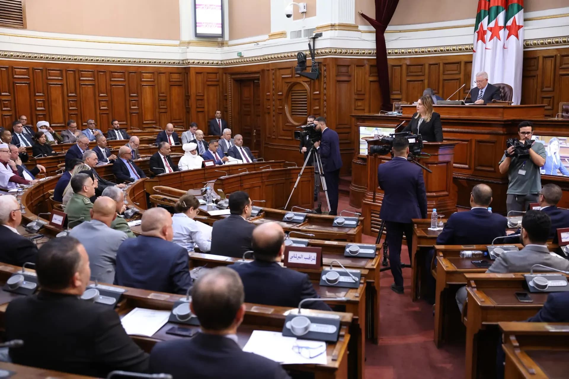 Examen des deux textes de loi portant création de médailles militaires au sein de l'ANP