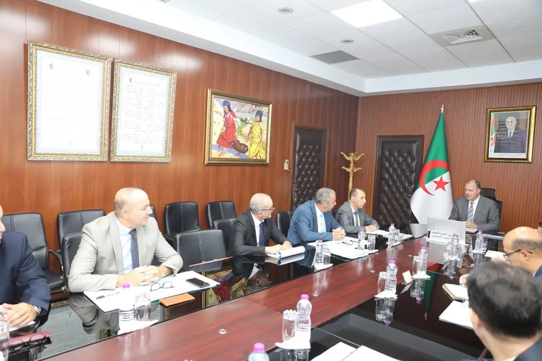 Hattab préside une réunion de travail consacrée au FNPOS